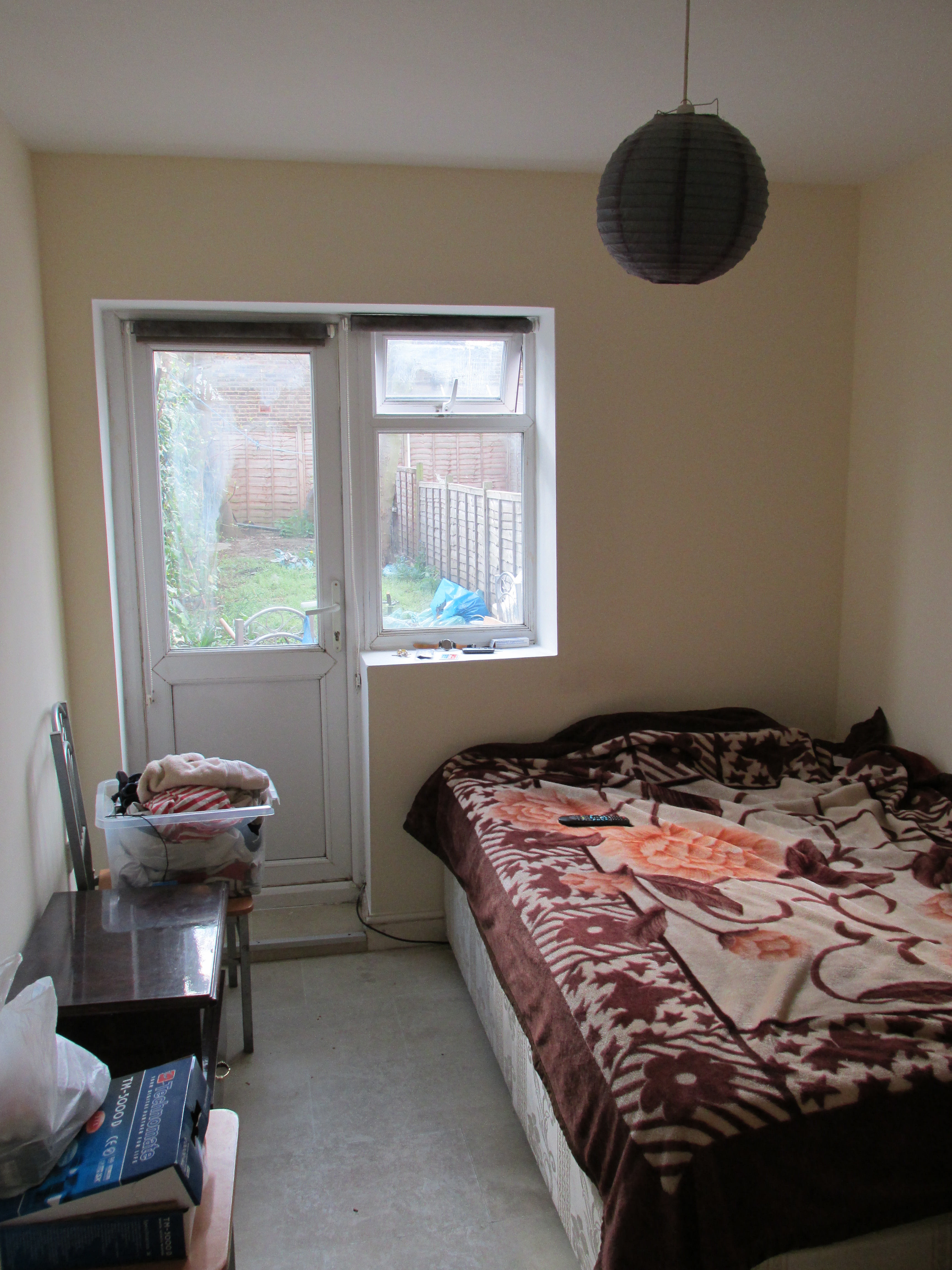 Well located 1bed flat with private garden DSS welcome.